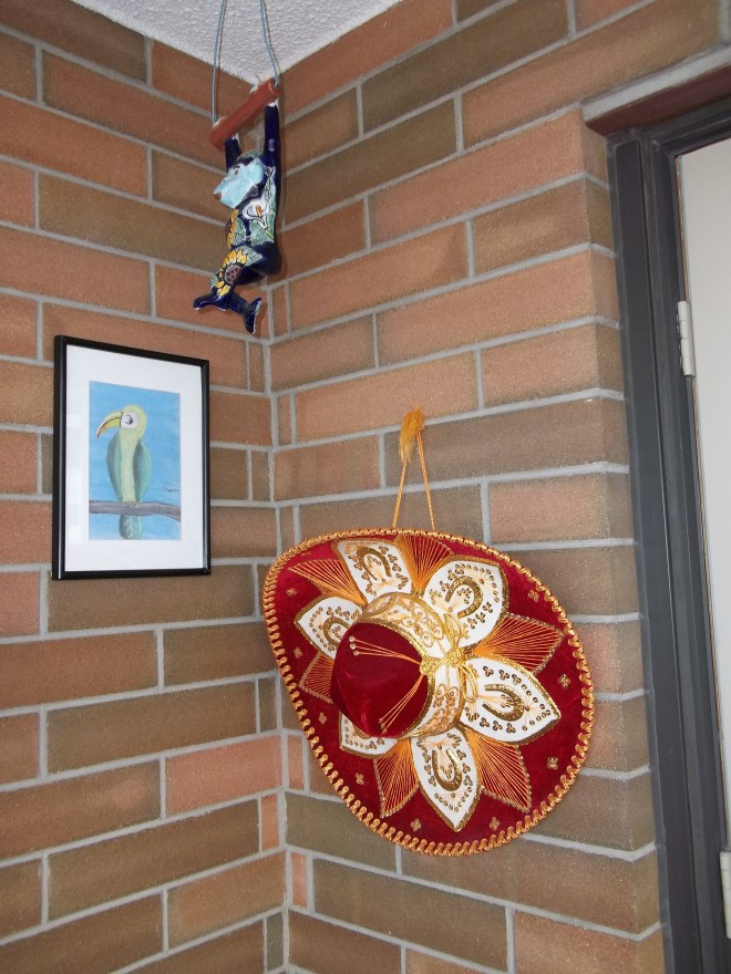 Balcony Monkey, Parrot &amp; Sombrero