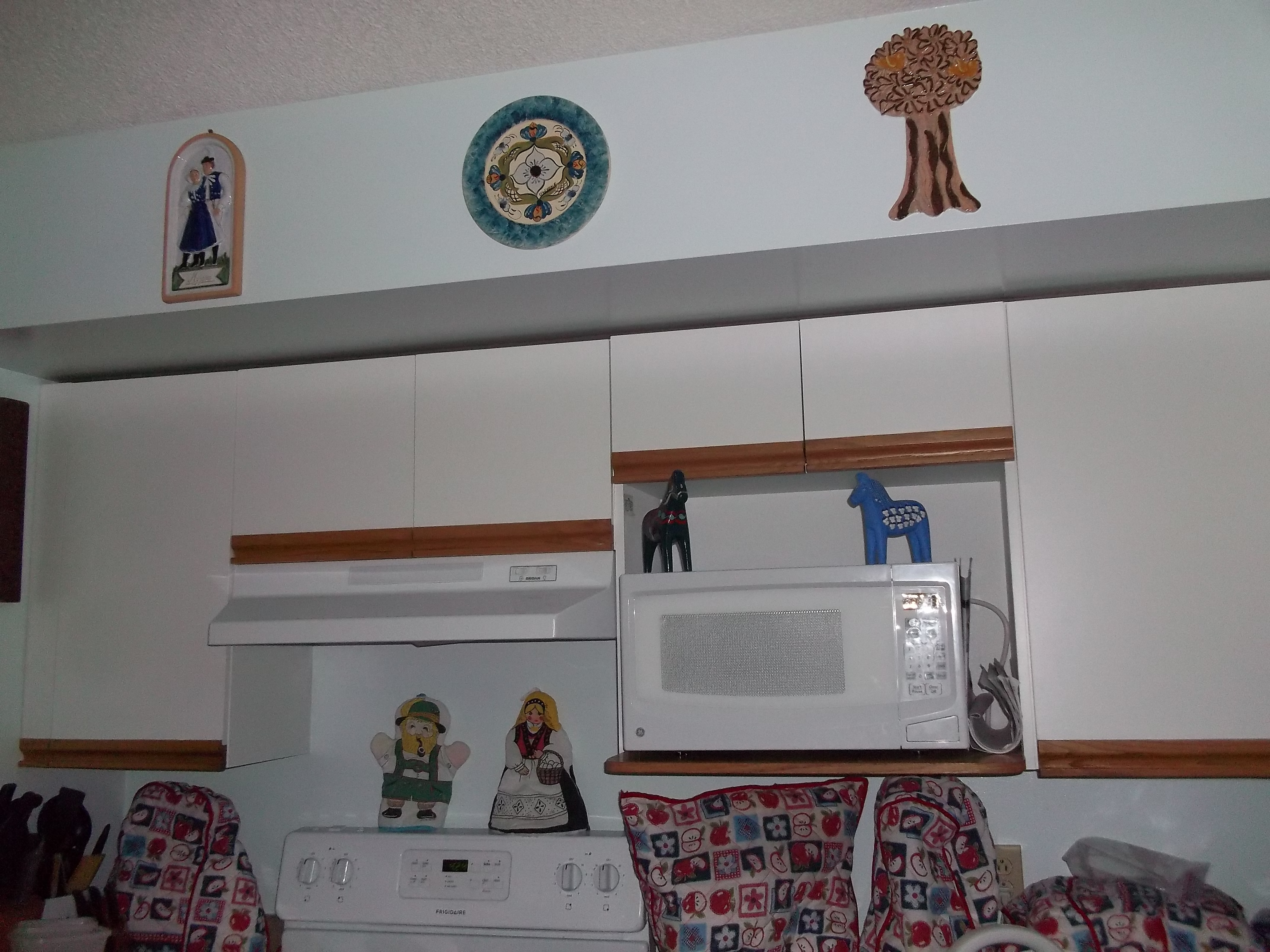 Kitchen-Slovakian, Norwegian and German Plaques, Swedish Dalarna Hesten, German and Norwegian doll pot holders