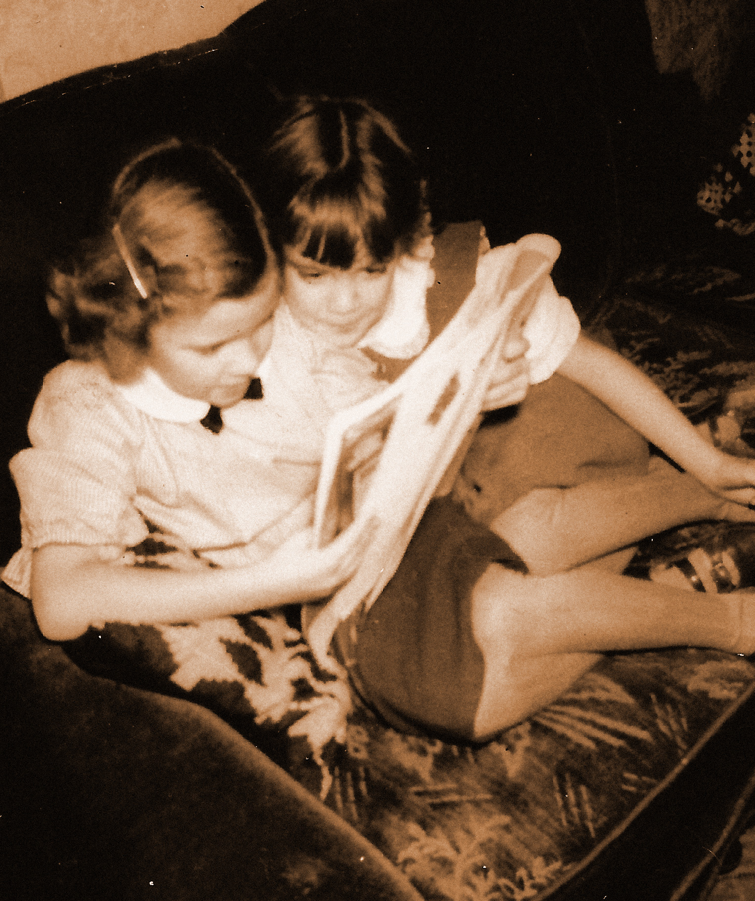 Gayle reading to Doreen-1950
